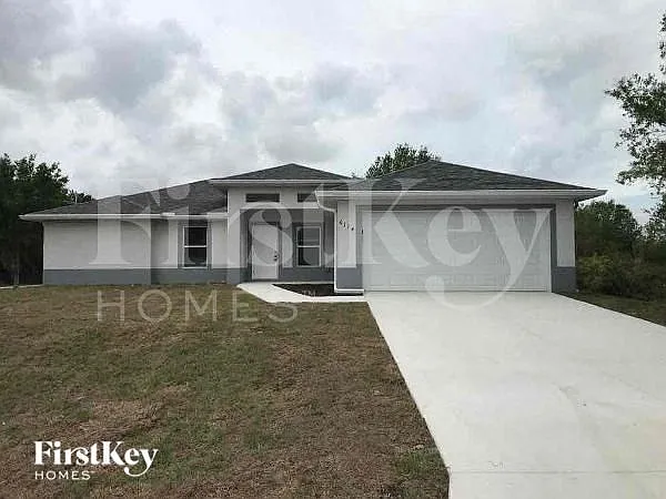 6114 Holt Ct