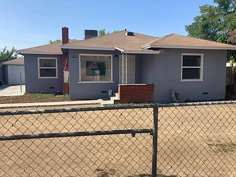 3040 E University Ave photo 1