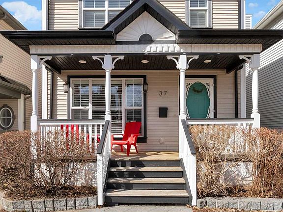 2nd image of 37 E Prestwick Rise SE