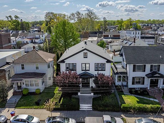 5th image of 210 Pond St