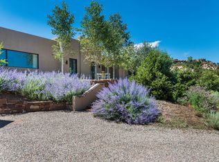 6 Via Vecino, Santa Fe, NM 87506
