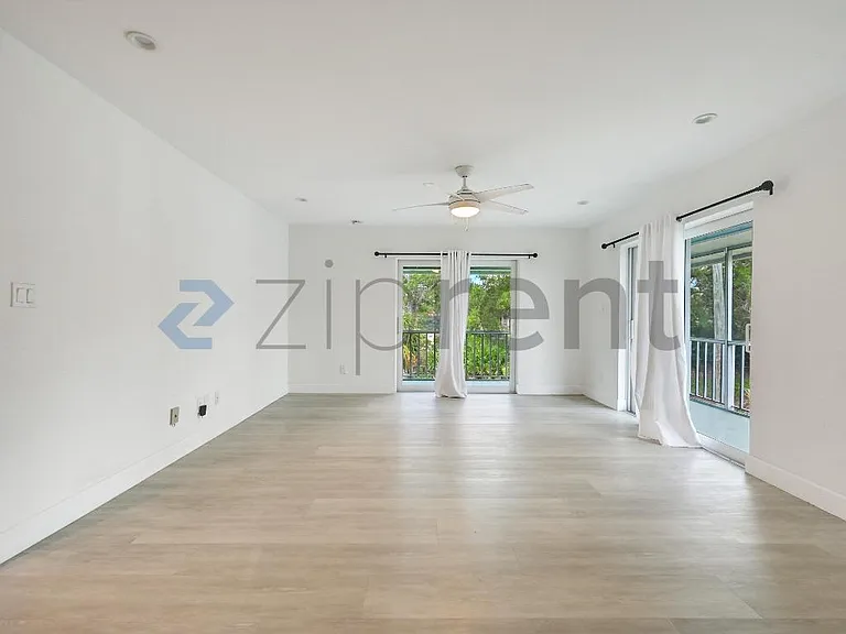 232 Palm Dr #6 — Photo 5