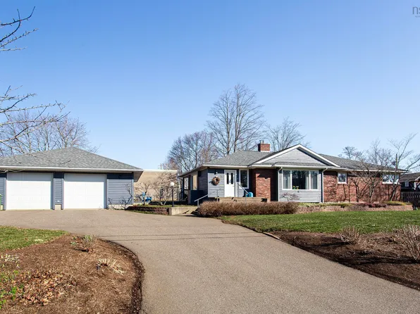 21 Spring Garden Rd, Middleton, NS B0S 1P0