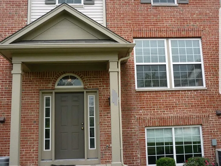 570 Conservatory Ln — Photo 1