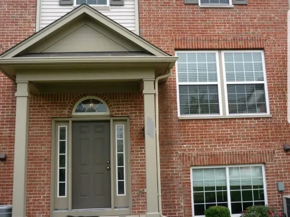 570 Conservatory Ln, Aurora, IL 60502