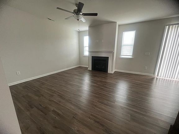 4th image of 56 Caxton Ct
