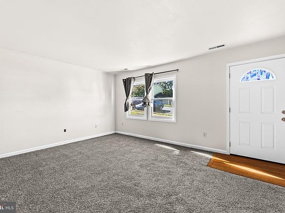 3rd image of 1820 Picadilly Cir