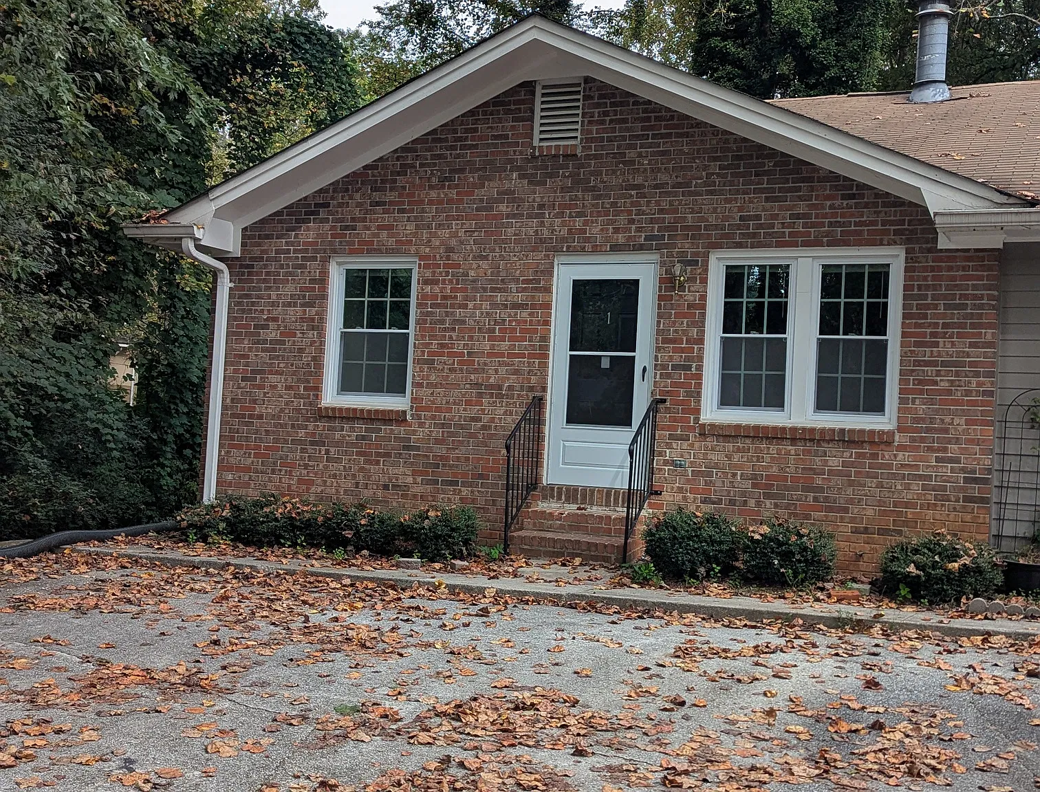 2 bed, 900 sqft, $1,200 — Photo 2