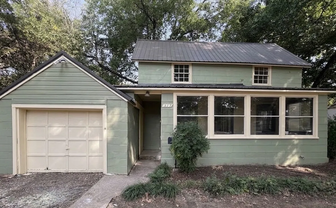 4 bed, 1497 sqft, $2,400 — Photo 1
