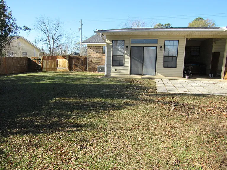 928 E Lee St — Photo 12