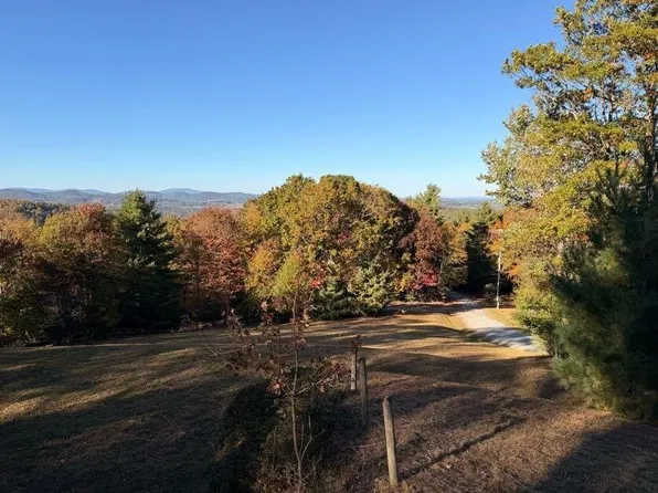 718 Green Mountain Rd, Sparta, NC 28675