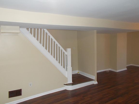 5th image of 300 S Claymont St