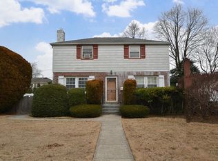 23 Hastings Dr, Merrick, NY 11566