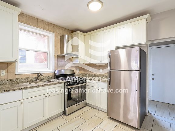 1475560_005_kitchen_5.jpg