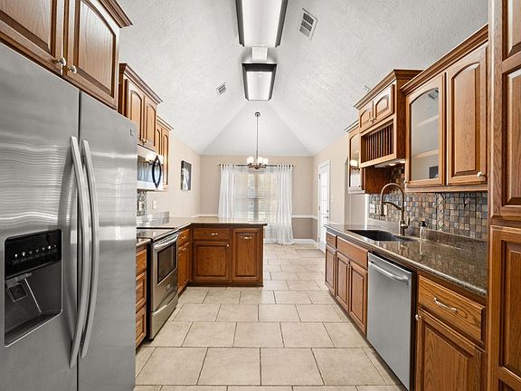 5th image of 173 Twin Cir