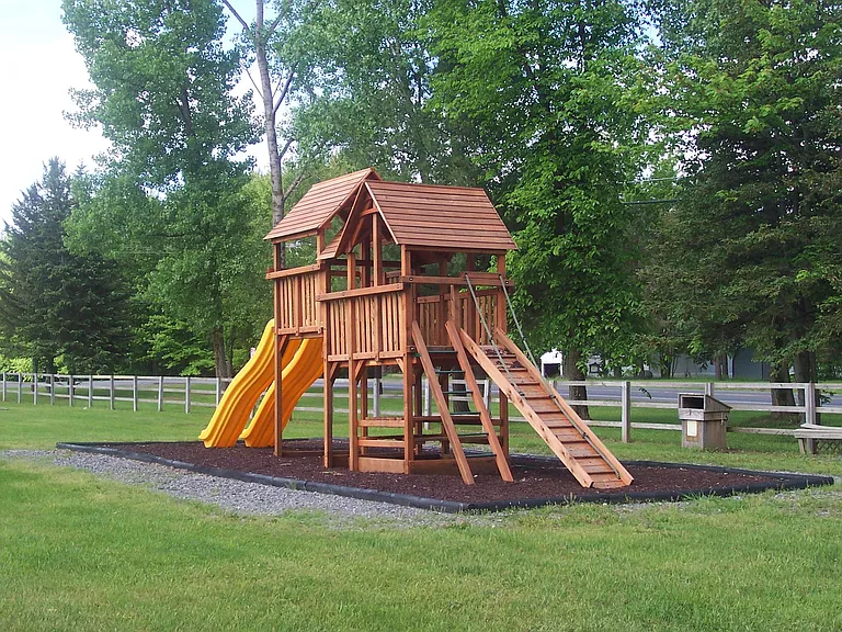 Woodland Manor — Photo 29