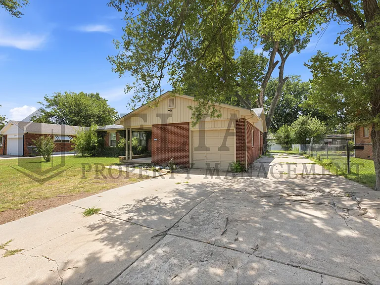 841 N Country Acres Ave — Photo 2