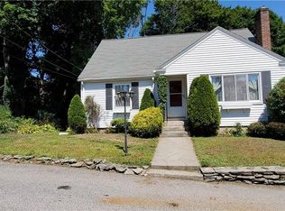 8 Edwards Rd, Johnston, RI 02919