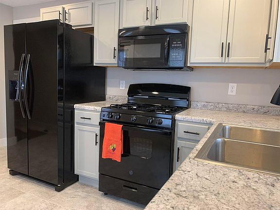 5th image of 701 E Moody Dr