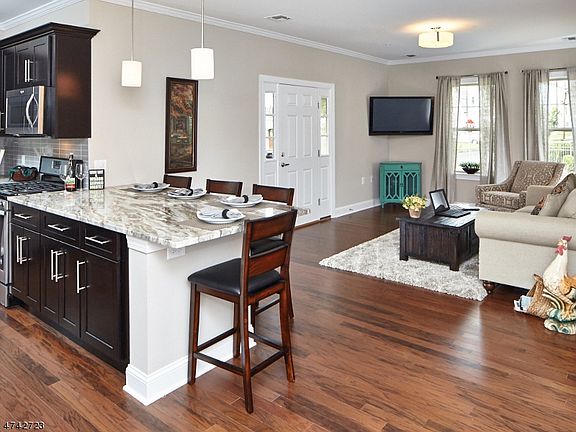 3rd image of 98 Burnett Ave #25