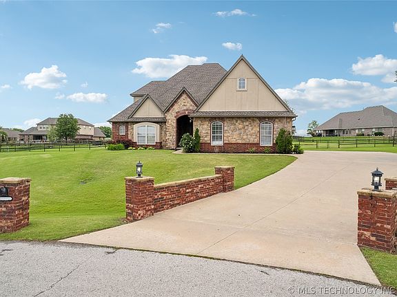 4th image of 8255 N 70th Ct E