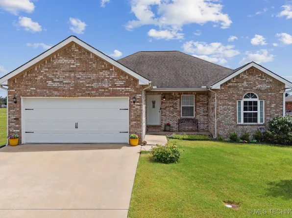 1406 W 9th St, Grove, OK 74344