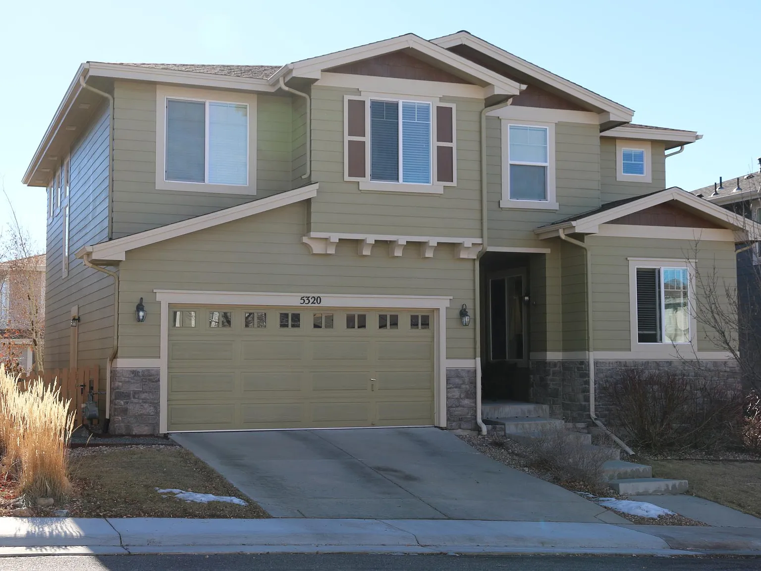 3 bed, 2.5 bath, 2400 sqft, $3,300 — Photo 2