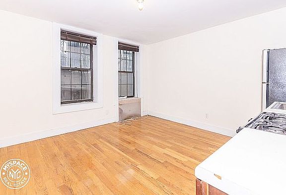 3rd image of 338 Franklin Ave