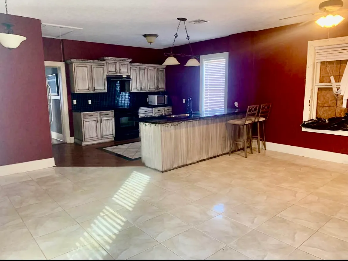 2 bed, 1100 sqft, $1,200 — Photo 3