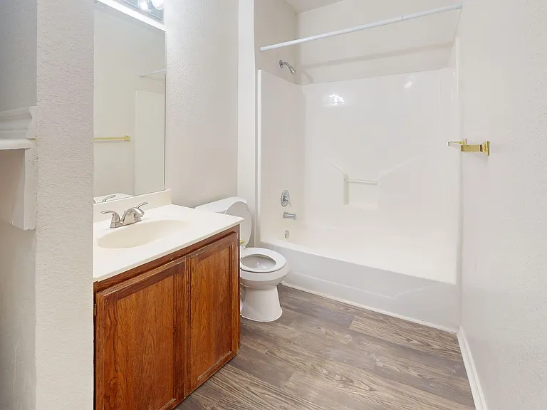 712 W Sycamore St — Photo 8