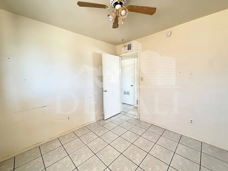 2232 E Burgess Ln — Photo 8