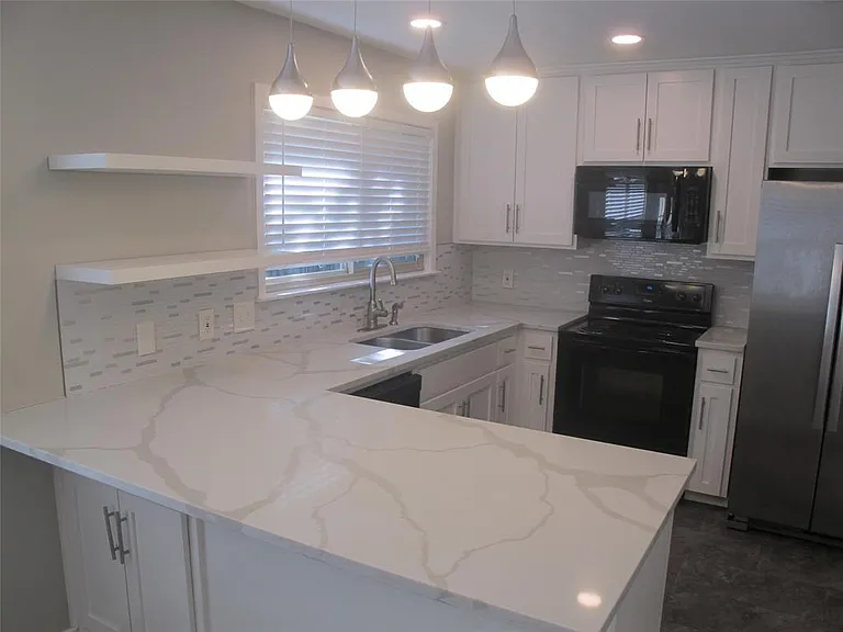 3504 Roanoke Dr — Photo 4