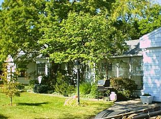 601 Greendale Rd, Glenview, IL 60025