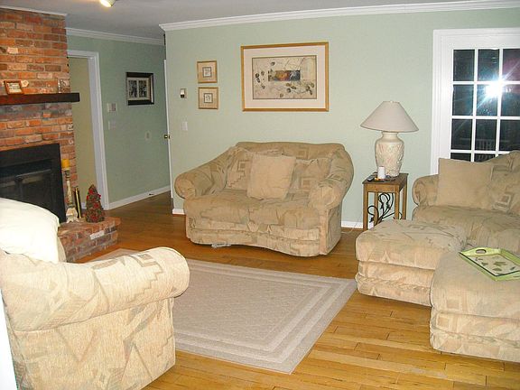 Family Room w Fireplace/French Doors