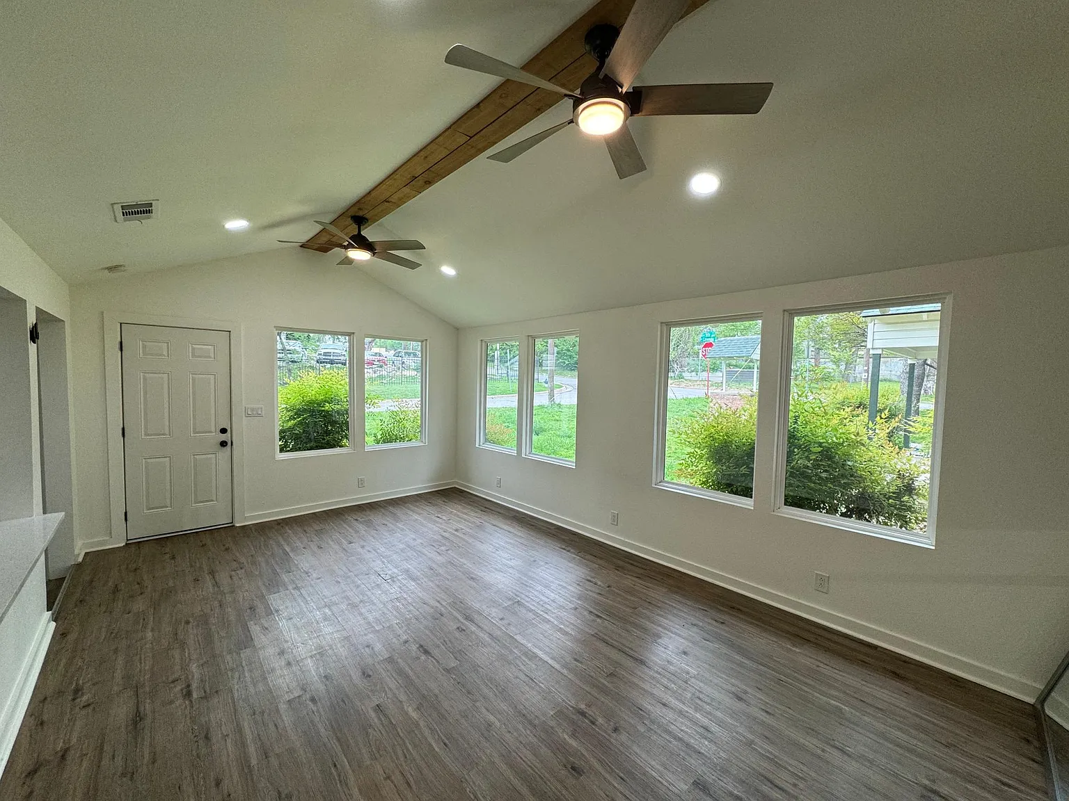 3 bed, 1056 sqft, $1,950 — Photo 1