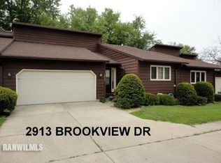 2913 Brookview Dr, Freeport, IL 61032
