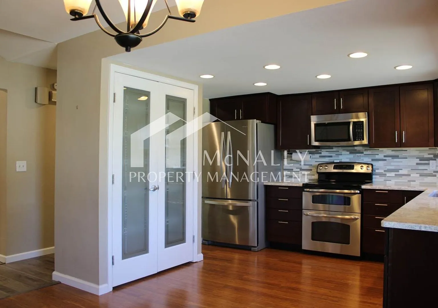 Spacious 3-Bedroom Home with Stunning Rainier Views & Private Beach Access — Photo 4