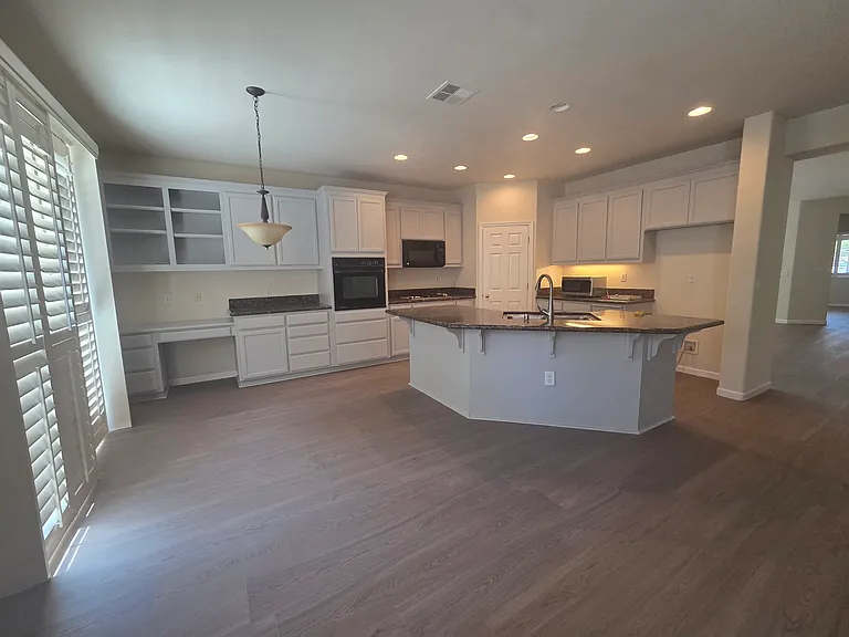 2086 Shenandoah Dr — Photo 4