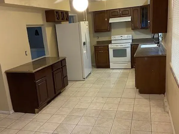 5645 N 86th Pl, Milwaukee, WI 53225