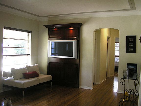 4th image of 400 Bianca Ave