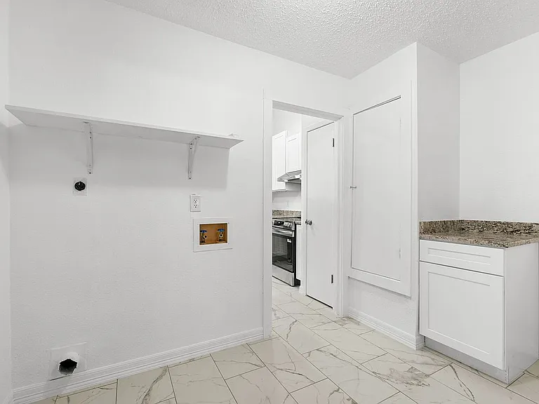 13934 Mission Valley — Photo 22