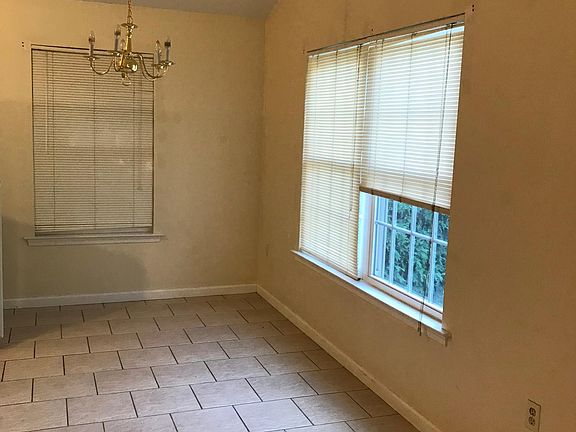 Eat in kitchen/dining room