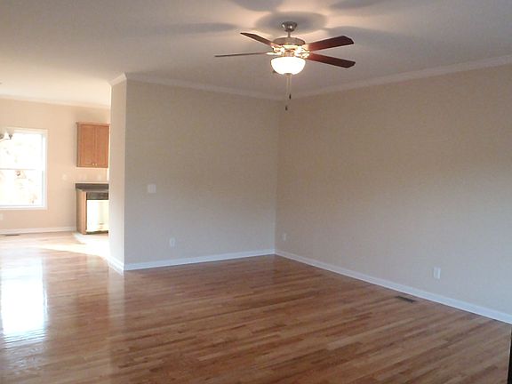 5th image of 632 Saint Andrews Dr