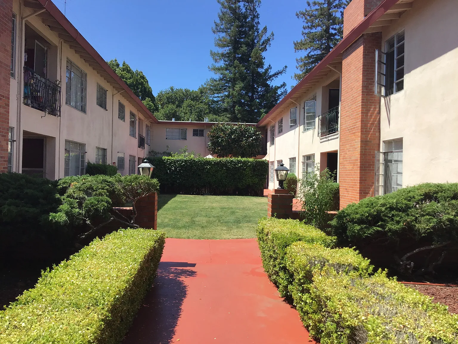 2 bed, 950 sqft, $3,400 — Photo 1