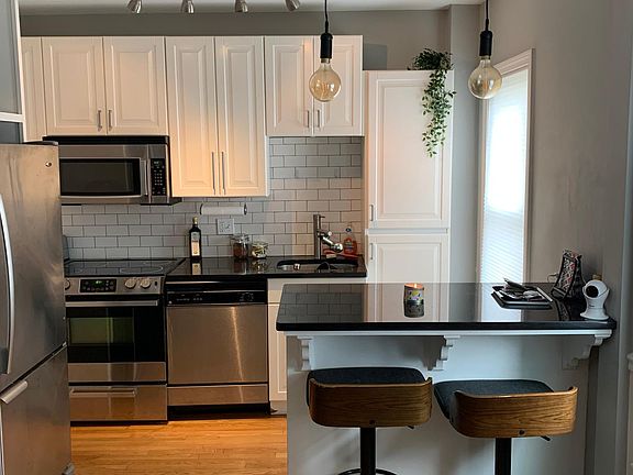 3rd image of 260 Everett St #1