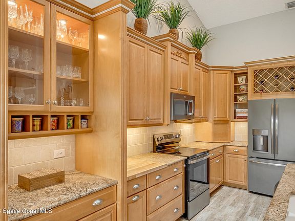 4th image of 882 Palm Brook Dr