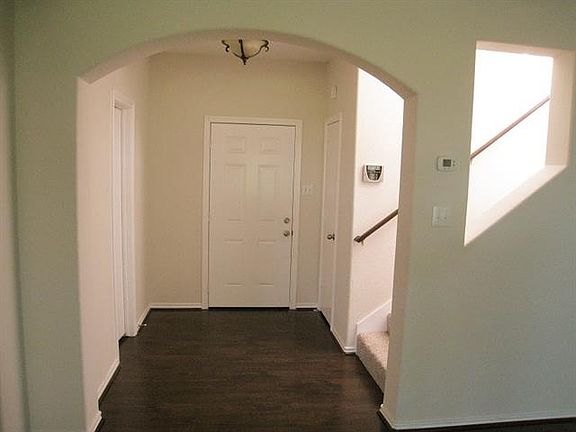 2nd image of 3011 Kingsbury Dr