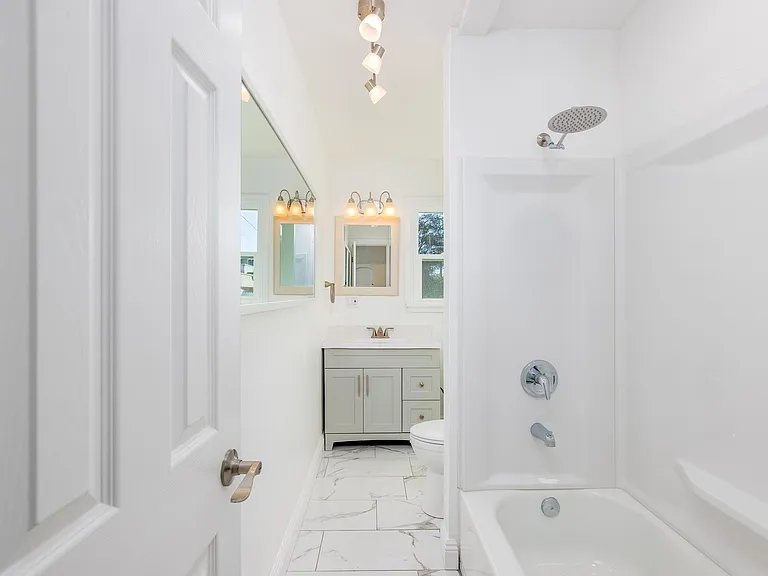 333 S 1st Ave — Photo 11