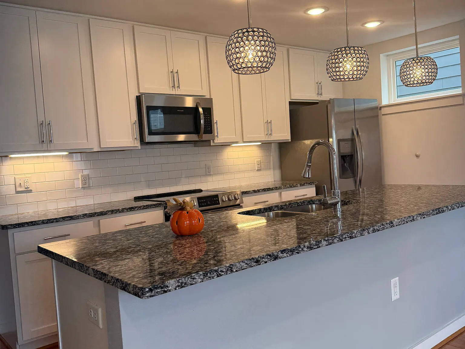 3 bed, 2.5 bath, 1834 sqft, $2,395 — Photo 1