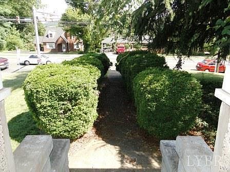 3rd image of 4507 Fort Ave